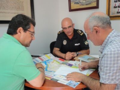 Informan sobre la retirada de las farolas solares del paseo marítimo y la coordinación del tráfico (Chipiona)