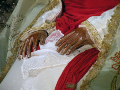 La Virgen de los Reyes patrona de la Archidiócesis de Sevilla, ha regresado a la capilla Real.