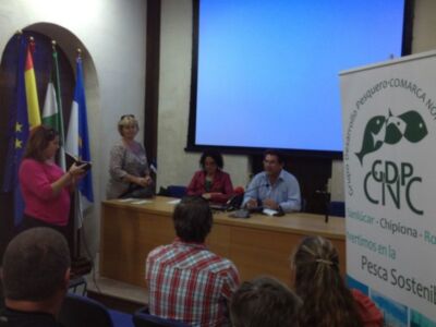 Pescadores y Promotores de Pesca de Estonia visitan los corrales  para conocer la actividad de pesca tradicional(Chipiona) 