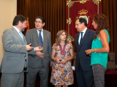 El Colegio de Abogados de Sevilla, junto a otros colegios profesionales, donarán 9.000 euros al mes a Cáritas