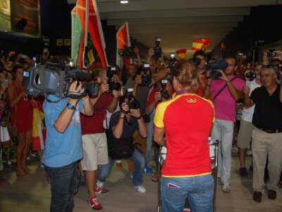 Marina Alabáu ya está en casa con su inseparable oro olímpico
