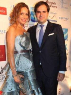 Luis Alfonso de Borbón y su esposa padrinos de la magnifica fiesta aniversario de la revista Escaparate en Sevilla