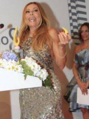 Luis Alfonso de Borbón y su esposa padrinos de la magnifica fiesta aniversario de la revista Escaparate en Sevilla