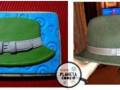 Un pastel decorado como un sombrero verde con cinta blanca, junto a una imagen del sombrero real.