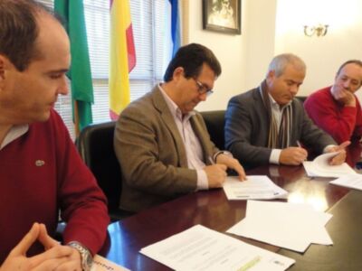 La remodelación del Paseo Costa de la Luz da un paso más con la firma del contrato administrativo(Chipiona)