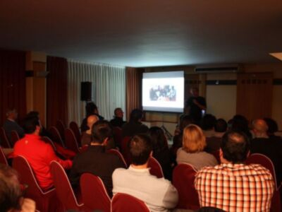 Exitosa presentación en Sevilla de 'Salí a dar una vuelta'