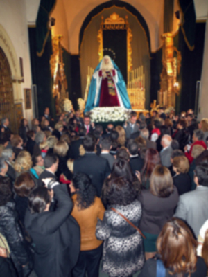 Provincia. Procesión claustral de los titulares de la Hermandad de Vera-cruz de Alcalá del Río.