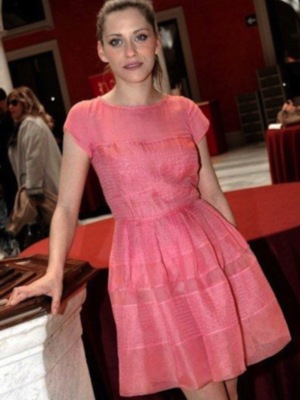 Carmina Barrios, 59 años, la madre de Paco y María León, candidata a la mejor actriz revelación  recibió el premio ASECAM de los críticos de Andalucía