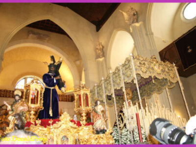 Jueves Santo en la Hdad. Sacramental Los Gitanos, la Excma. Sra. Duquesa de Alba, acudió un año más a visitar los pasos en su Santuario.