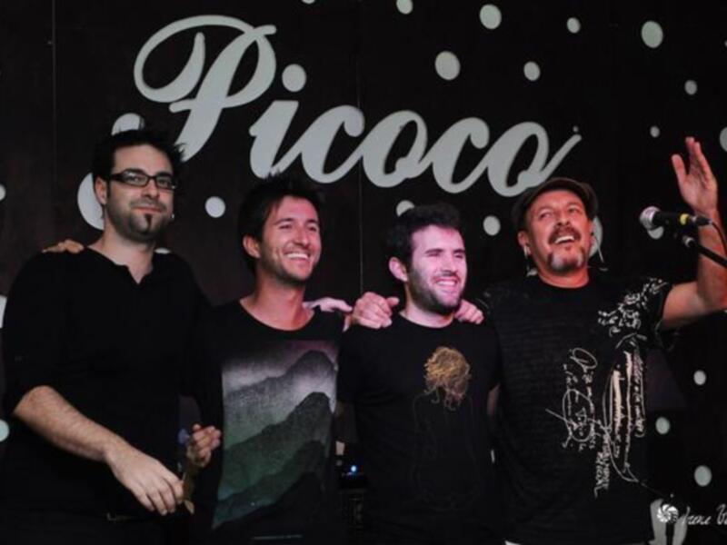 Radio Chipiona celebró sus treinta años con un excepcional concierto de Javier Ruibal
