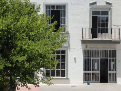 Abierto el plazo de matriculación en el centro de adultos Miguel Espinosa Pau para el curso 2013/2014(Chipiona)