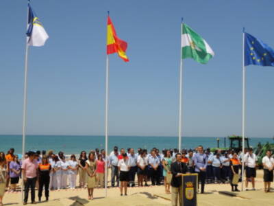 Chipiona inaugura la temporada alta de playas con un importante incremento de la dotación y servicios