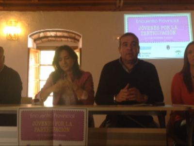 Más de 100 jóvenes participaron en un encuentro provincial por la participación promovido por el Ayuntamiento de Chipiona.