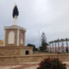 La Virgen de Regla que presidirá la entrada a Chipiona ya está situada en el monumento de la glorieta que ha sido renovada y embellecida 