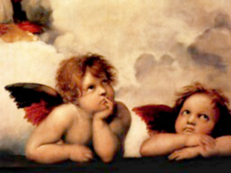 Dos ángeles con alas y plumas de color rojo, mirando hacia la cámara. Fondo suave y neutro.