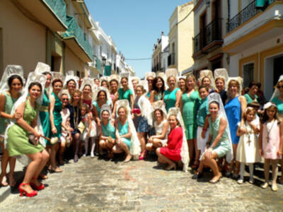 Provincia de Sevilla.Solemne Función Principal de Instituto, de la Sta. Vera-cruz y paseo de mantillas de la Hermandad de la Vera-cruz de Alcalá del  Río (Sevilla).