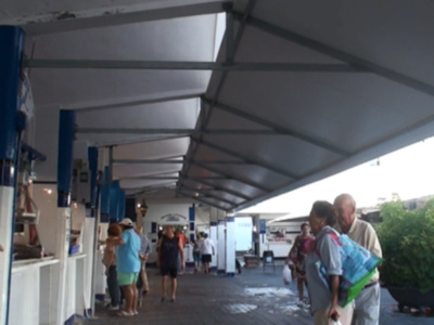 La Plaza de Abastos ya cuenta con una nueva cubierta con mayores prestaciones(Chipiona)