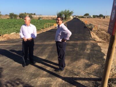 Antonio Peña afirma que con el Camino de La Talona se cierra un importante anillo asfaltado en un área agrícola clave(Chipiona) 