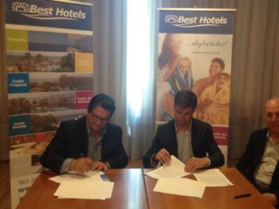 Firmado un convenio entre el Ayuntamiento de Chipiona y la cadena Best Hoteles para la construcción de un hotel en Costa Ballena.