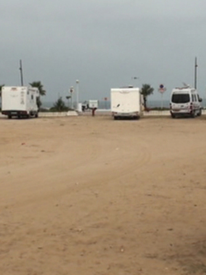 Un Bando limita las actividades de ocio en espacio abierto a la zona del paseo marítimo más próxima al Muelle(Chipiona)