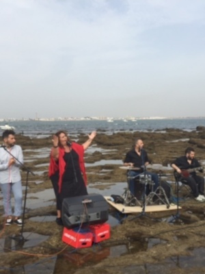 "La copla en la Roca" música en medio del Mar en Chipiona