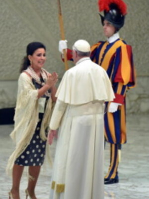 María José Santiago cantó al Papa Francisco