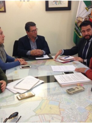 Fran González y Antonio Peña proyectan usos públicos para suelos y viviendas protegidas en Chipiona