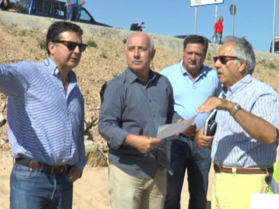 Puertos de Andalucía, Costas y Ayuntamiento constatan la buena calidad de la arena del dragado que regenera la playa de Micaela 