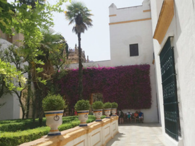 Diálogo sobre jardines en el Alcázar de Sevilla