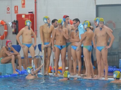 Doble tropiezo nazareno en el arranque de las ligas andaluzas de waterpolo