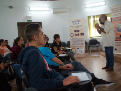Éxito de participación en la charla sobre comercio justo