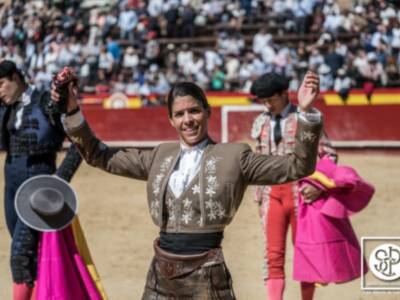 Diego Ventura dejó una faena espectacular ante el cuarto y a lomos de Sueño puso al público de Valencia varias veces en pie