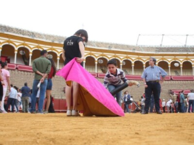 El número de participantes superó las 3.000 personas del año pasado. Los aficionados llenaron el ruedo de la plaza de toros en esta iniciativa de la E
