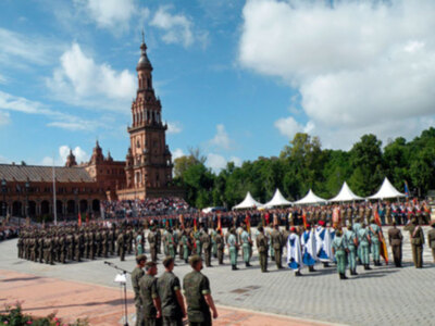 Jura de bandera civil en la plaza de España de Sevilla