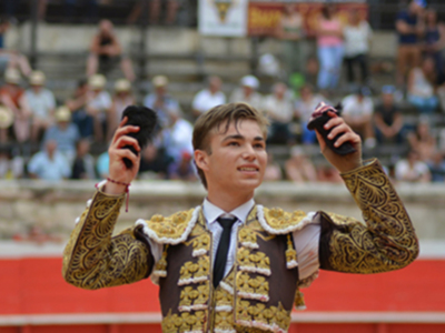 Andy Younes gana la "Capa de Oro" tras desorejar al buen cuarto de Zacarías Moreno