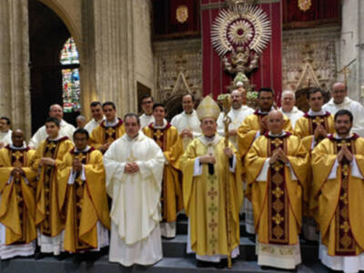 El Excelentísimo y Reverendísimo Arzobispo de Sevilla Juan José Asenjo ordena a nueve sacerdotes