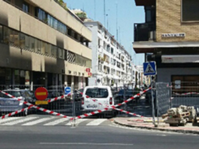 Cortado el acceso de vehículos a calle Niebla desde Santa Fe, por obras
