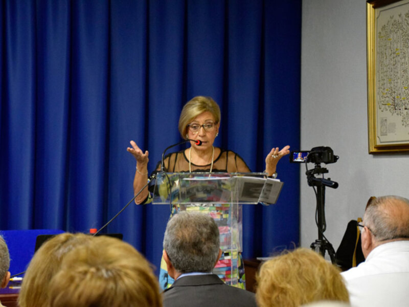 Dª  Milagro Díaz Gálvez presento una conferencia en el Colegio Médico de Sevilla.
