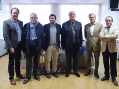 Espartaco, Eduardo Miura y Ramón Valencia, con los universitarios del Colegio Mayor San Juan Bosco de Sevilla