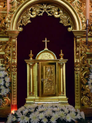 La Hermandad de la Vera-cruz estrena un Tabernáculo o Sagrario.