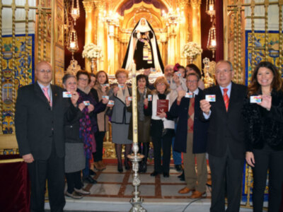 Fundición del cirio en honor a los donantes de órganos en la Hermandad de la Soledad de  Alcalá del Río