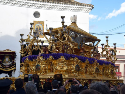 El Viernes Santo es el viernes que precede a la Pascua.