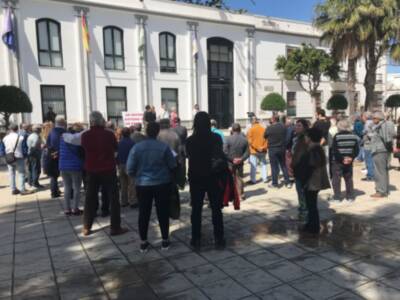 La Marea de pensionistas y jubilados reclama en una concentración pensiones dignas y el mantenimiento del sistema público
