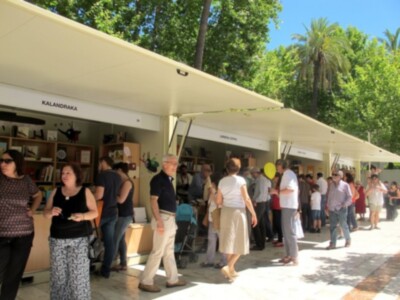 La Federación Andaluza de Libreros y la Asociación Feria del Libro de Sevilla celebran el Día del Libro acercando la lectura a los discapacitados inte