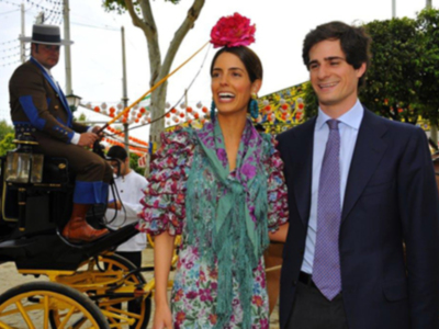 El Duque de Huéscar y su prometida, Sofía Palazuelo, han realizado su primera salida pública tras conocerse su compromiso matrimonial en la feria