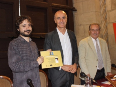 La Feria del Libro acoge la entrega y presentación del VIII Premio Hermanos Machado, que ha recaído en Aitor Francos por el poemario ‘Las gafas de