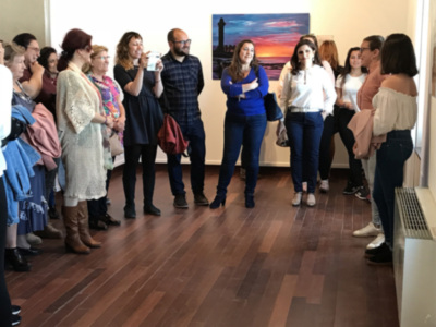 Los alumnos y alumnas del IES Salmedina exponen desde hoy en el Castillo una serie de trabajos sobre paisajes de Chipiona y las vanguardias pictóricas