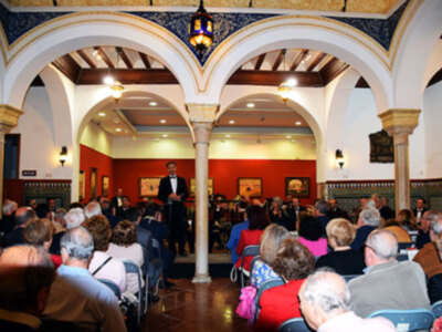 La Banda Sinfónica Municipal de Sevilla interpretó el concierto de Gloria de María por el Consejo de Cofradía en el Mercantil