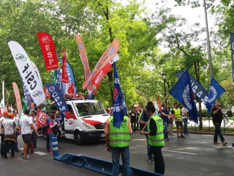 Miles de policías municipales de toda España  se manifiestan en Madrid para exigir la jubilación anticipada a los 59 años