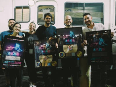 Residente recibe disco de oro por las ventas de su más reciente sencillo “Sexo” y consigue superar con este los 55 millones de "Streams"